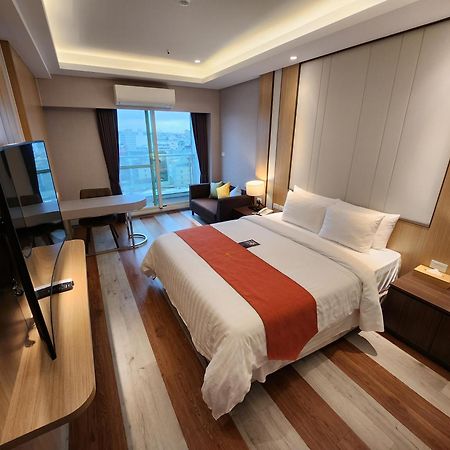 Bentley Hotel Чжунли Екстериор снимка