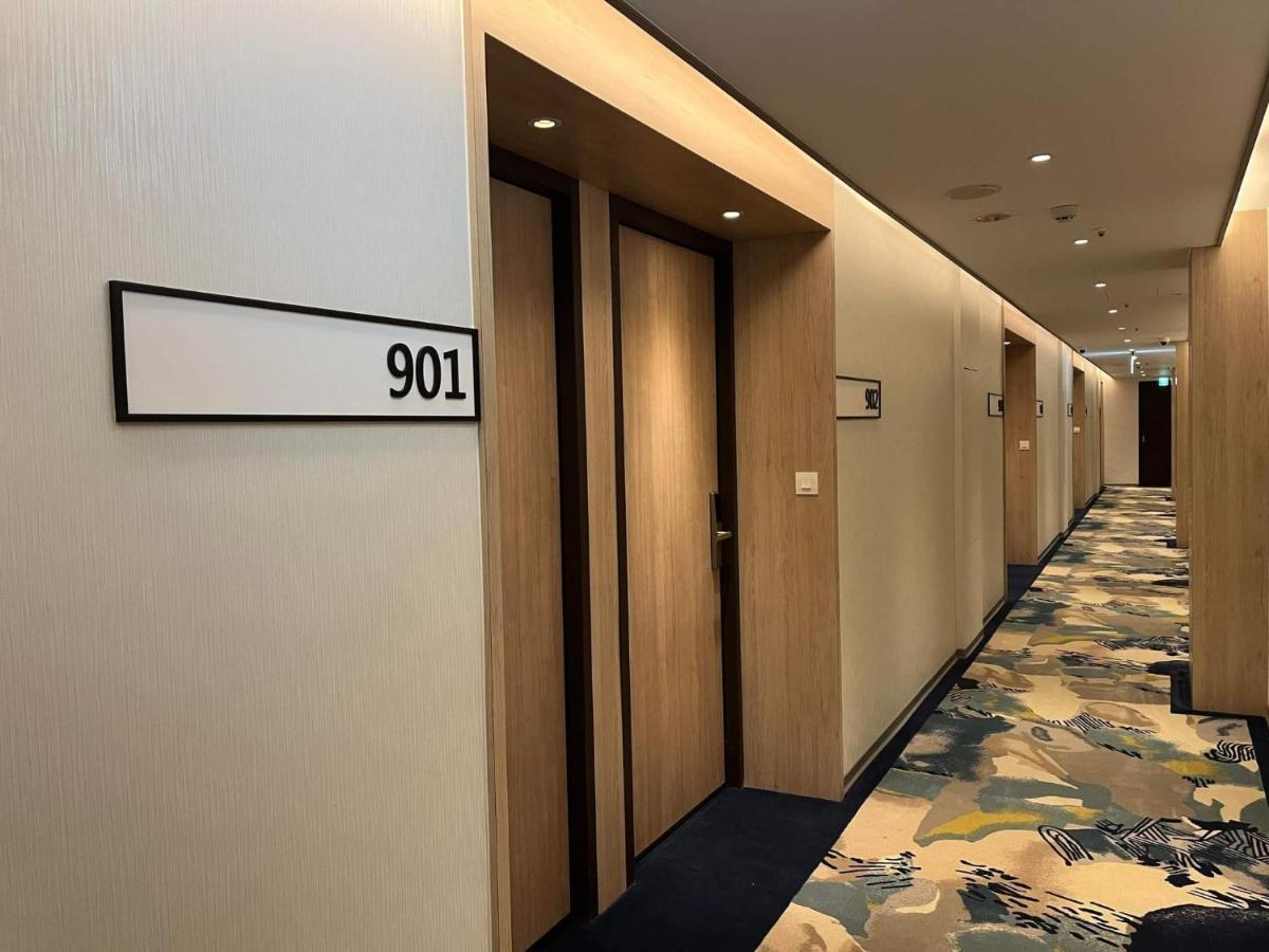 Bentley Hotel Чжунли Екстериор снимка