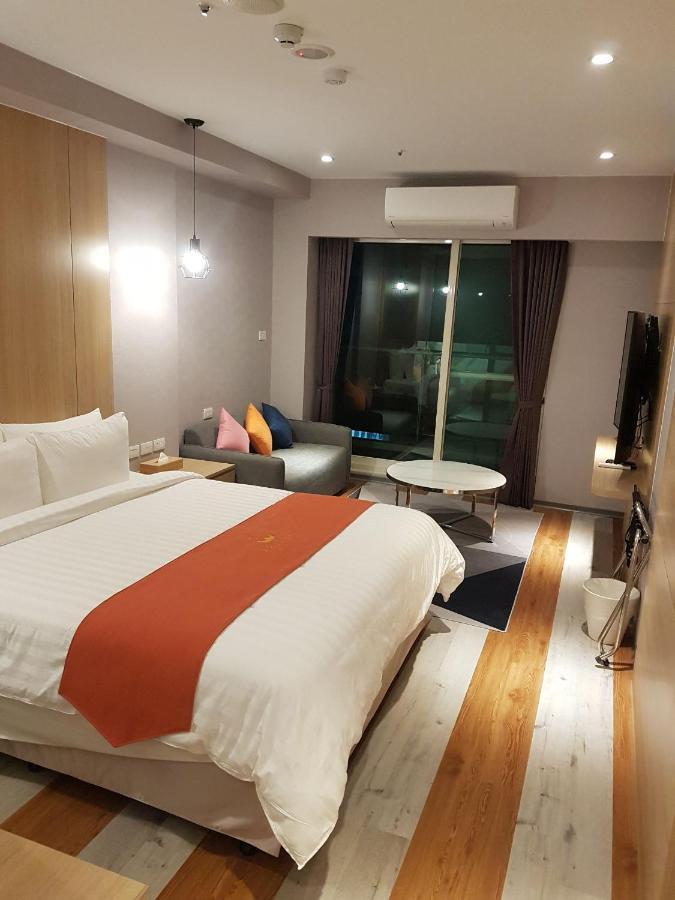 Bentley Hotel Чжунли Екстериор снимка