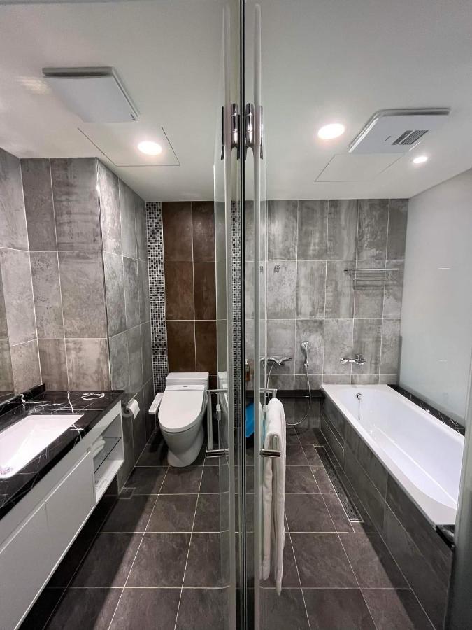 Bentley Hotel Чжунли Екстериор снимка
