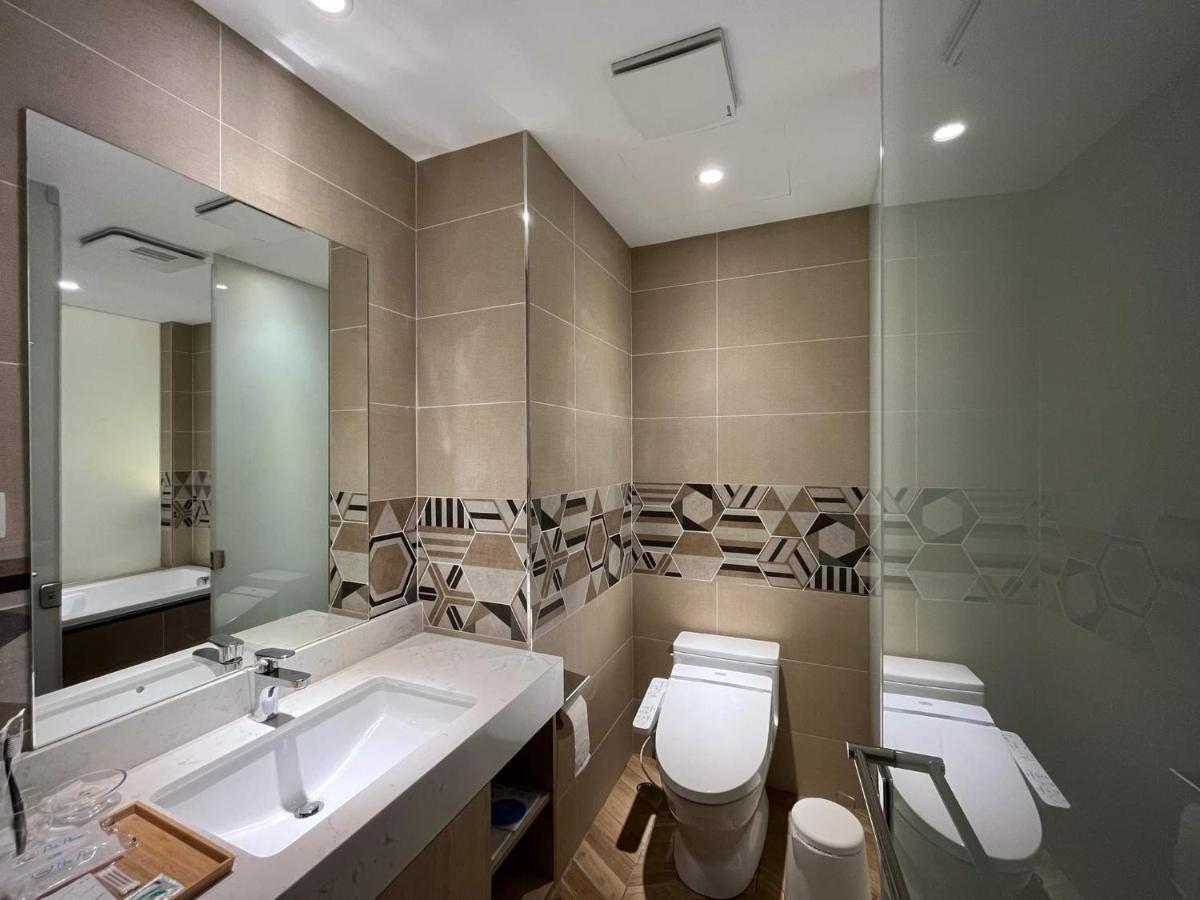 Bentley Hotel Чжунли Екстериор снимка