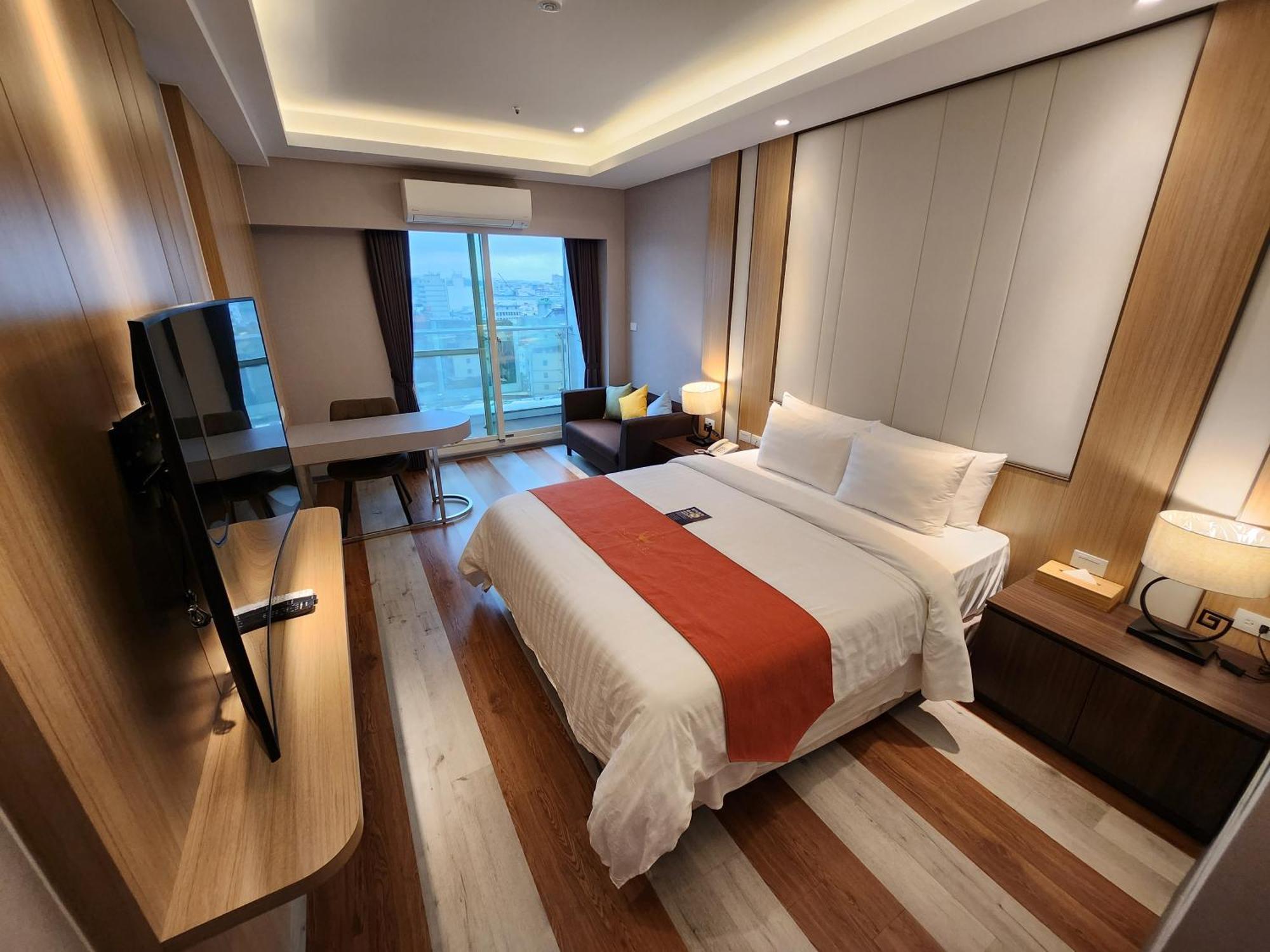 Bentley Hotel Чжунли Екстериор снимка