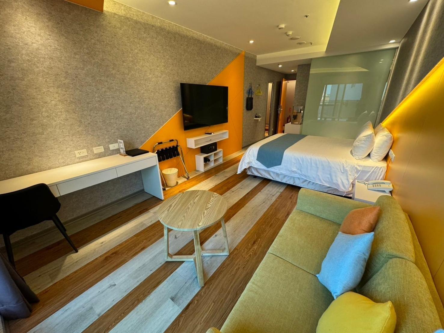 Bentley Hotel Чжунли Екстериор снимка