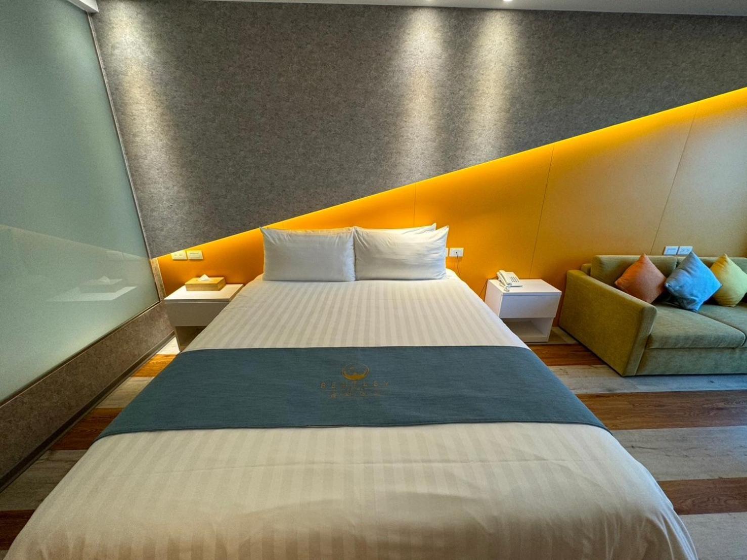 Bentley Hotel Чжунли Екстериор снимка