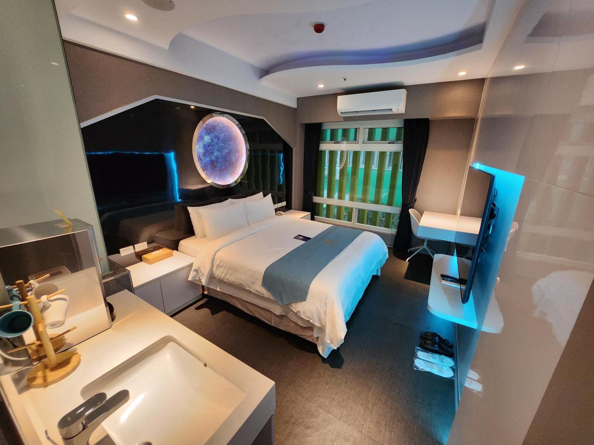 Bentley Hotel Чжунли Екстериор снимка