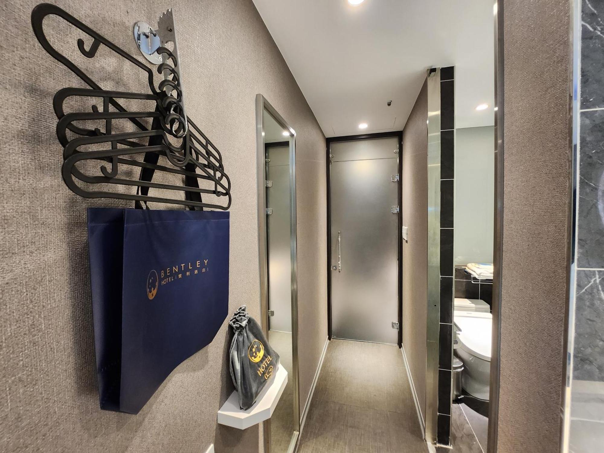Bentley Hotel Чжунли Екстериор снимка