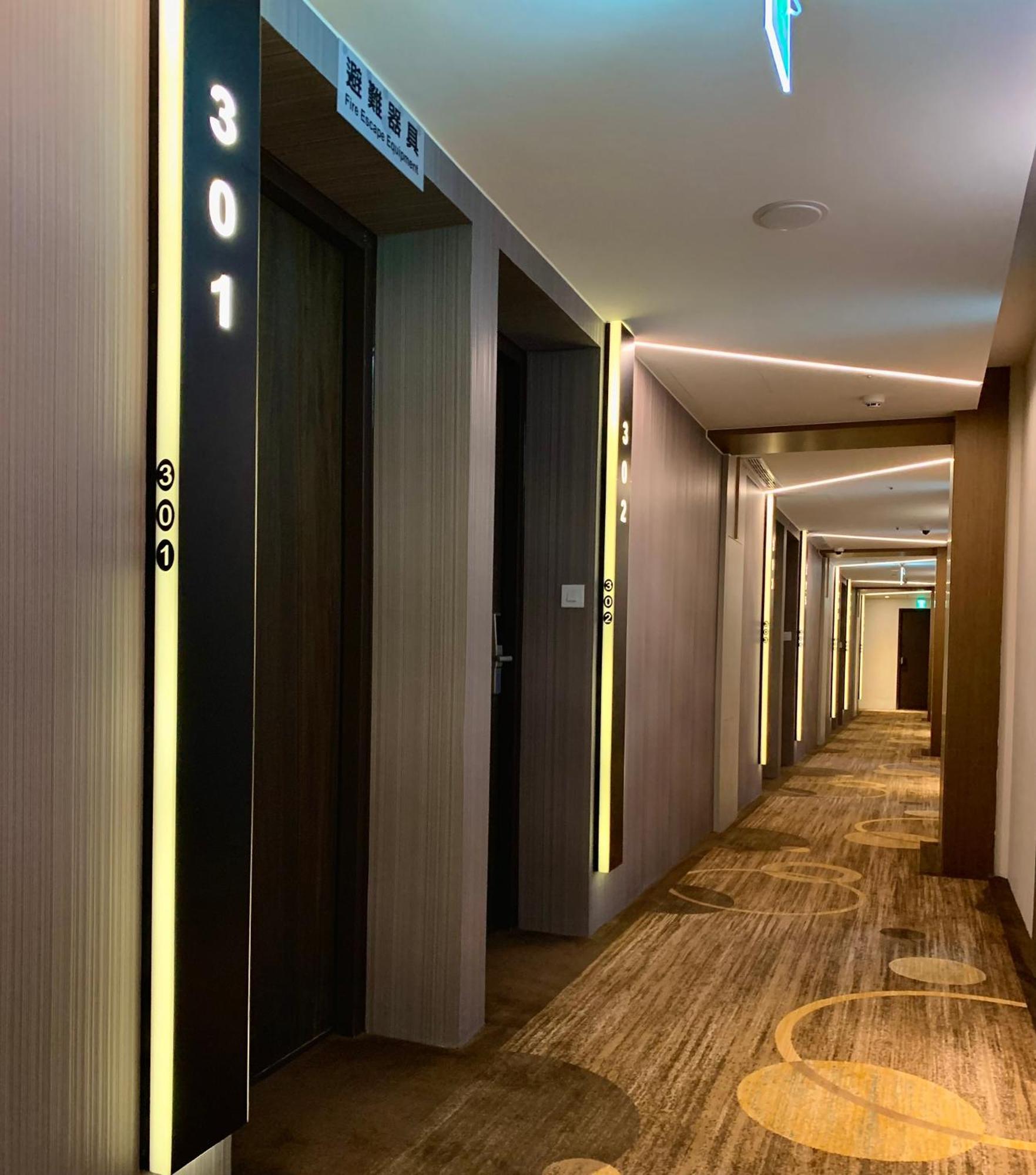 Bentley Hotel Чжунли Екстериор снимка