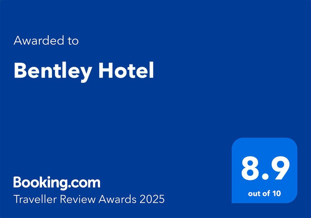 Bentley Hotel Чжунли Екстериор снимка